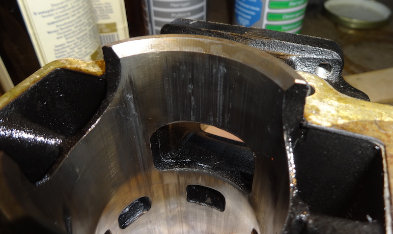 Zylinder links Einlass