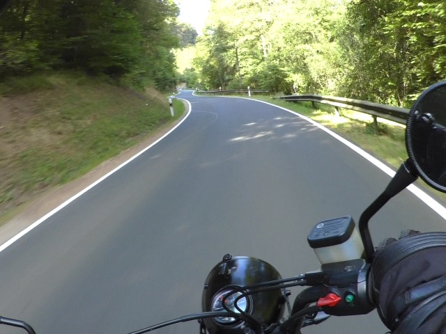 R100 03.jpg