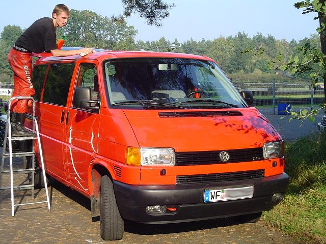 Tino_beim_Putzen.JPG