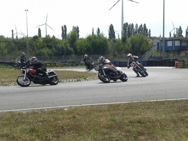 Vorn Friedel, RDThorsten, Ulli, eine Simson und hinten Stulle