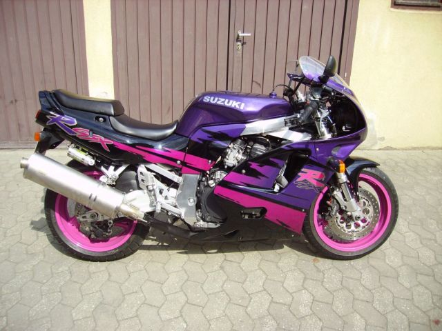 GSX-R 750W<br /><br />R1 Killer
