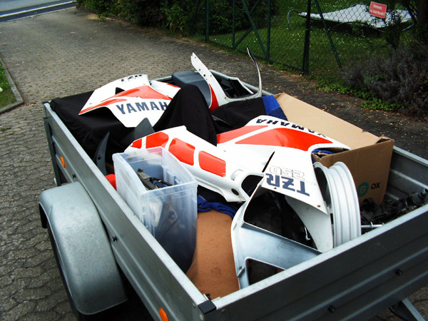 Hänger mit der TZR in Teilen
