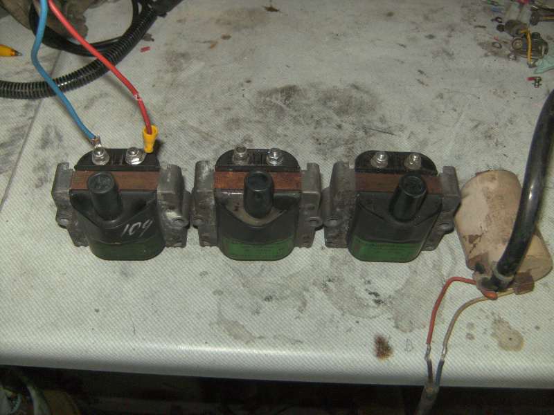 Knauser Lösung für die Spulen, zurecht gesägte Spulen eines VW mit 0.6 Ohm Primärwiderstand..Billi, Billig