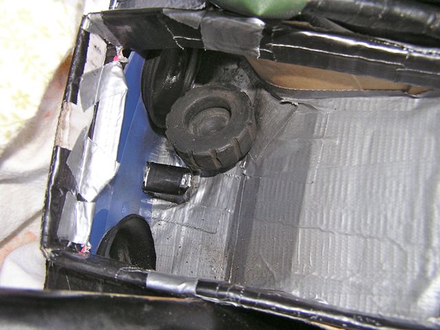 Gummiauflage im Luftfilterkasten