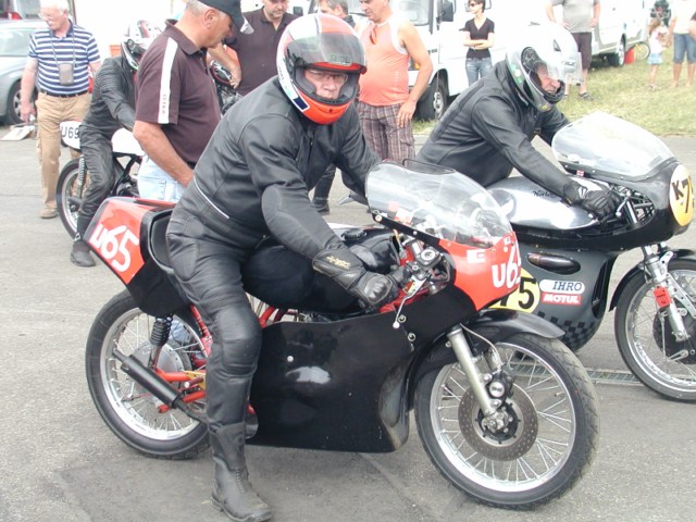 Jörg auf seiner RD 250A