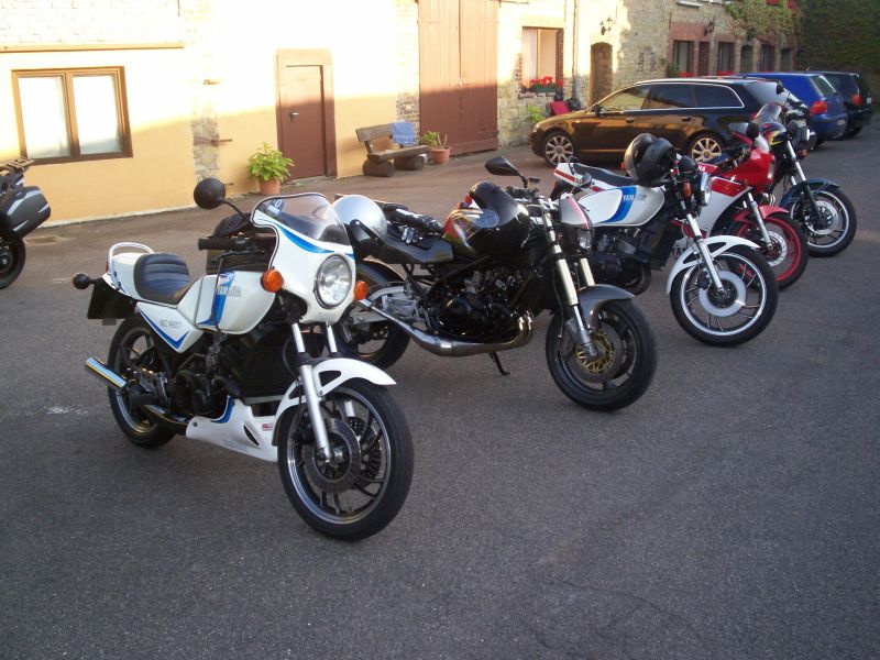 Galerie im Bikertreff &amp;quot;Green Mile&amp;quot;. Wirklich schönes Ambiente.<br />Bernhards 4L0, Hollis Umbau, meine 4L0 und Dirks 1WW