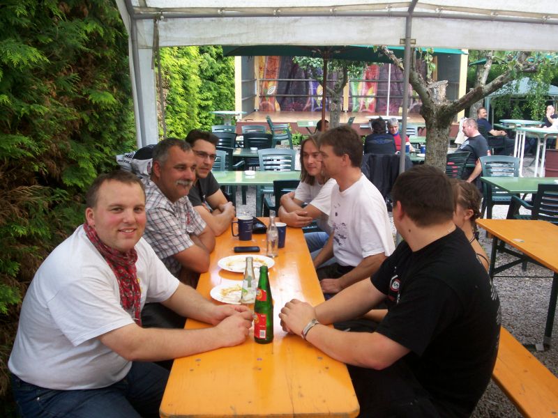 Vor der Ausfahrt: Zu sehen sind hier von links nach recths.<br />Stephan, Bernhard, Holger, Oleg (Dirks Sohnemann), Dirk und Tim (Stephans Nachbar)