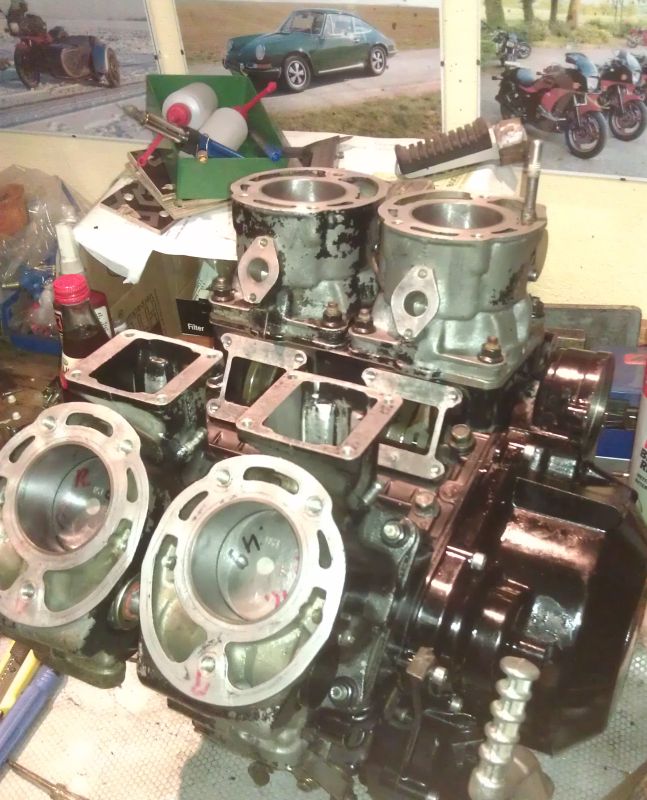 RD500-Motor-mit-Kolben-Zylinder.jpg