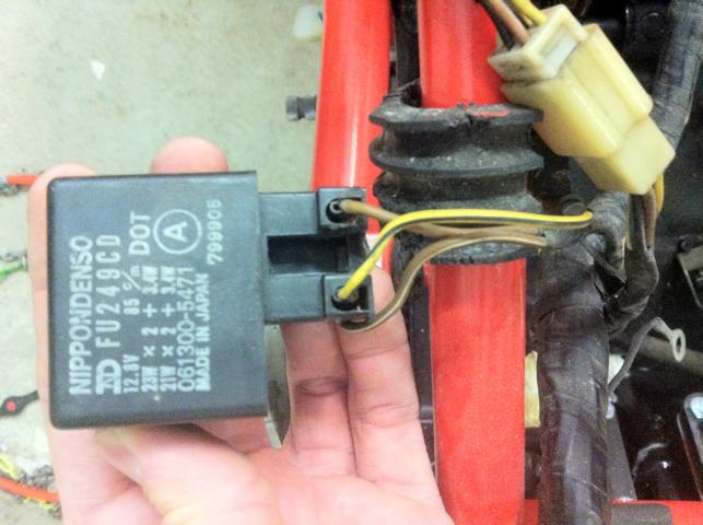 Was ich bereits weiß, ist das ich mir das Signal von der CDI holen muss, Schwarz/gelbes Kabel. Ist das dieses hier?