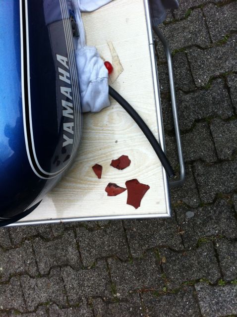 In meinem Tank hat was geklappert: Farbbrocken.