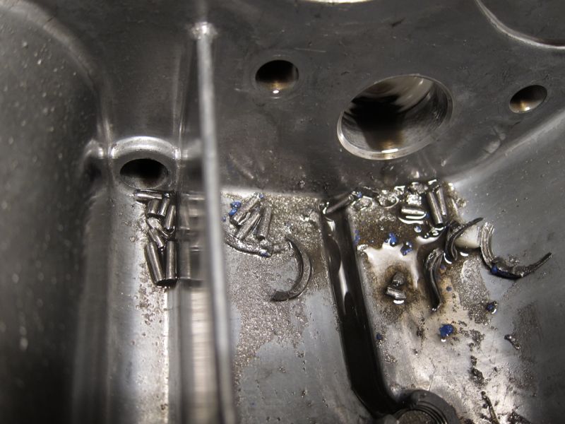 Die traurigen Reste eines Getriebelagers...