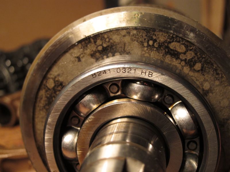 FAG 6305 C3 ohne Stifte oder Kügelchen.