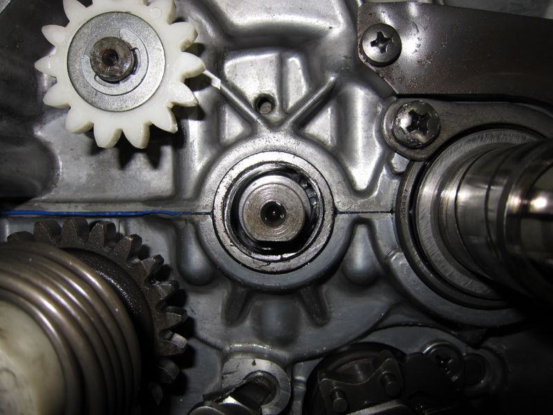 Viel Dichtmasse ist immer verdächtig. Der Spalt ist gut zu erkennen.