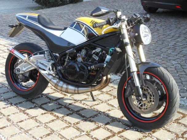 Moped mit Kühler von R6