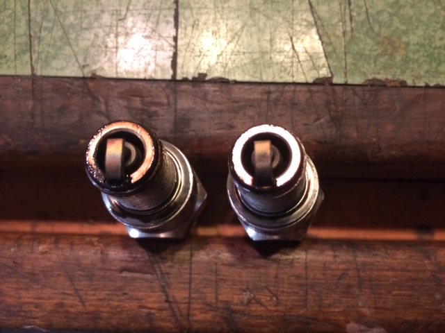 Kerzen WR3CC Bild 3<br />Rechte Kerze ist auch von der rechten Seite.