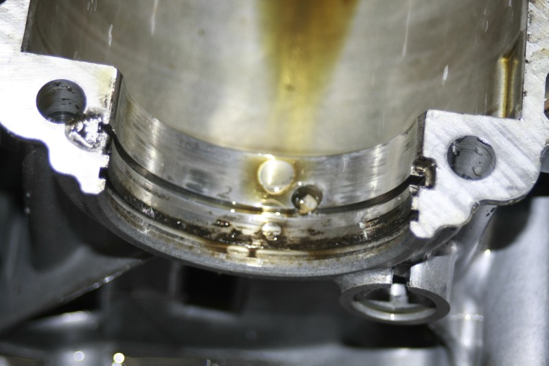 Der Lagersitz auf der Seite des defekten Wellendichtrings