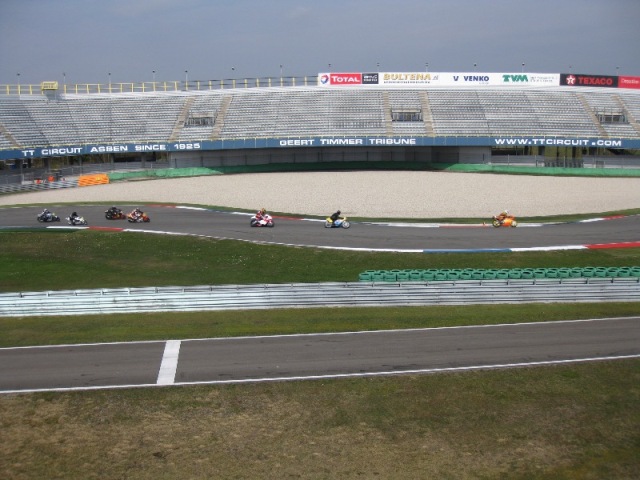 ..und zu hören, wenn ein Pulk 2-Takter den Hahn aufdreht.